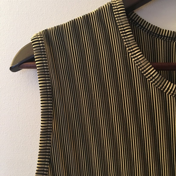 Large Cactus Gold/Olive Sleeveless Tank Top - Picture 2 of 8